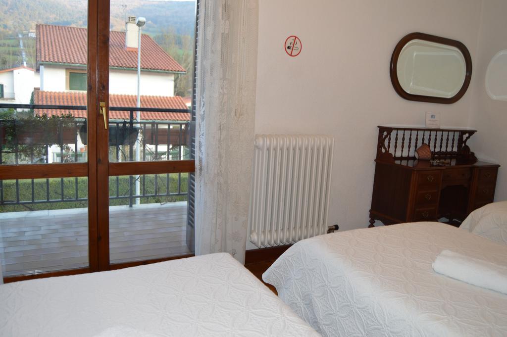Pension El Peregrino De Larrasoana 外观 照片